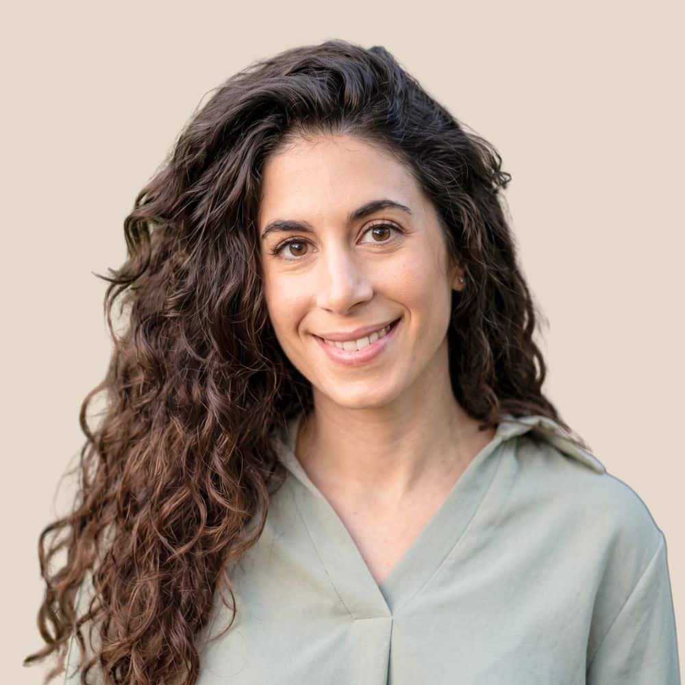 Joanna providing Thai Massage and mindful bodywork at Goji Yoga & Wellness in Oakville, supporting relaxation, mobility, nervous system regulation, and holistic well-being.